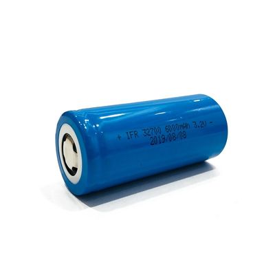 Il livello scarica la batteria 32650 di 6000mAh 3,2 V LiFePo4 una batteria cilindrica di 32700 LFP
